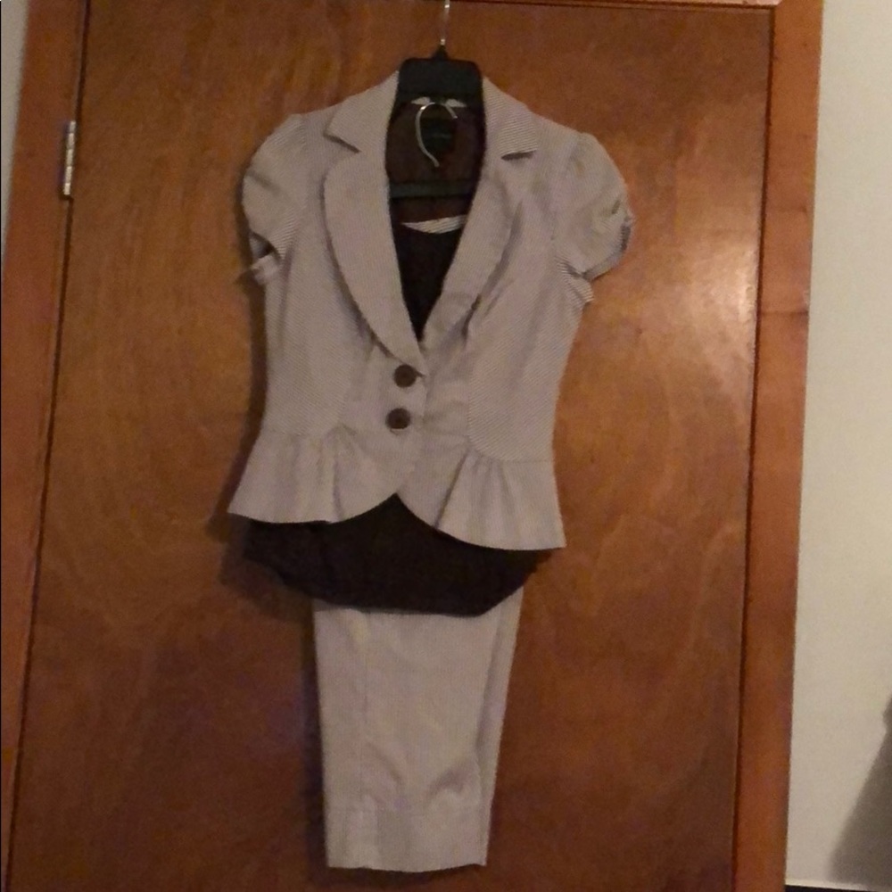 Cute Jacket and Capri pants. My Michelle
